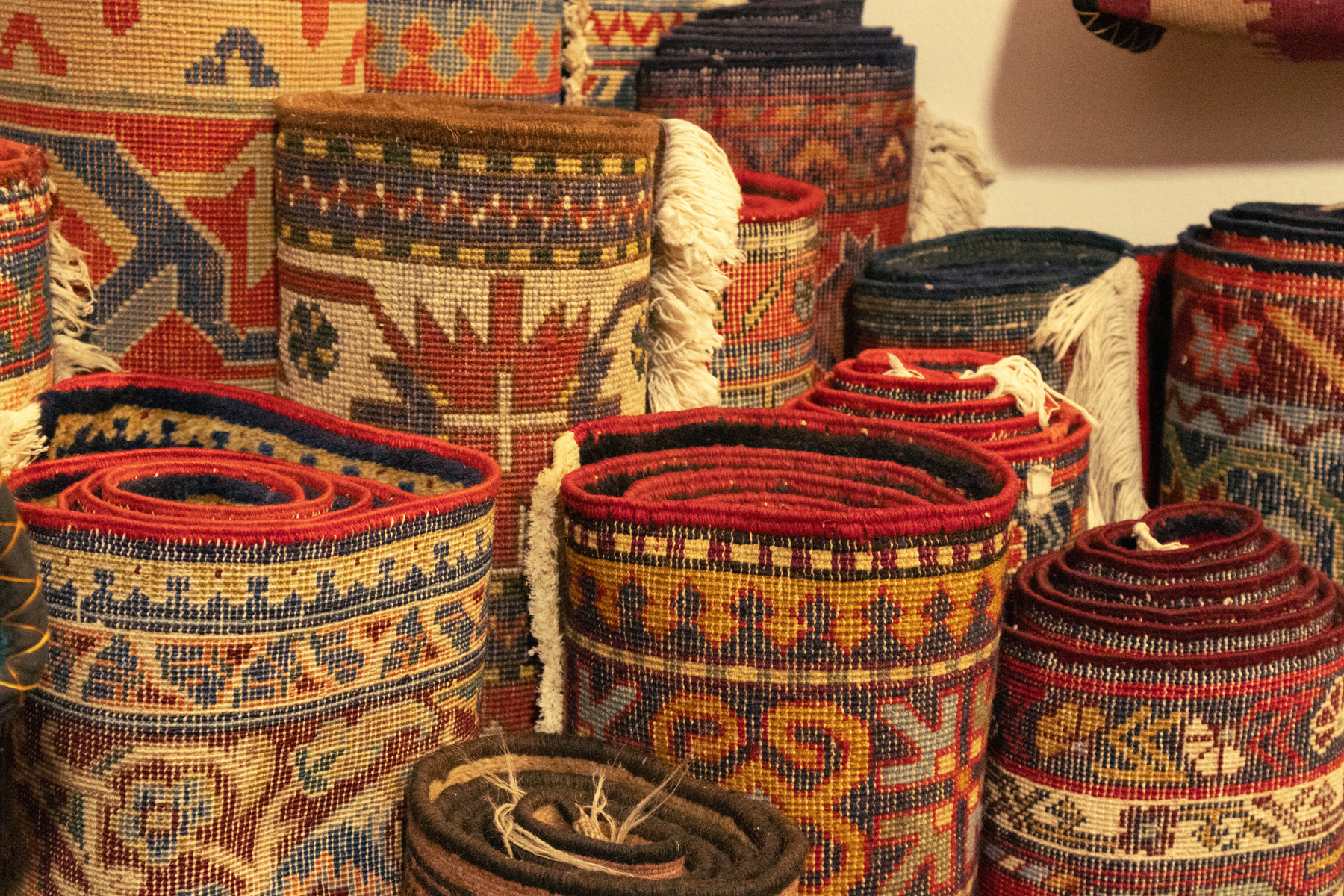 Alter Fleck auf Teppich wird behandelt